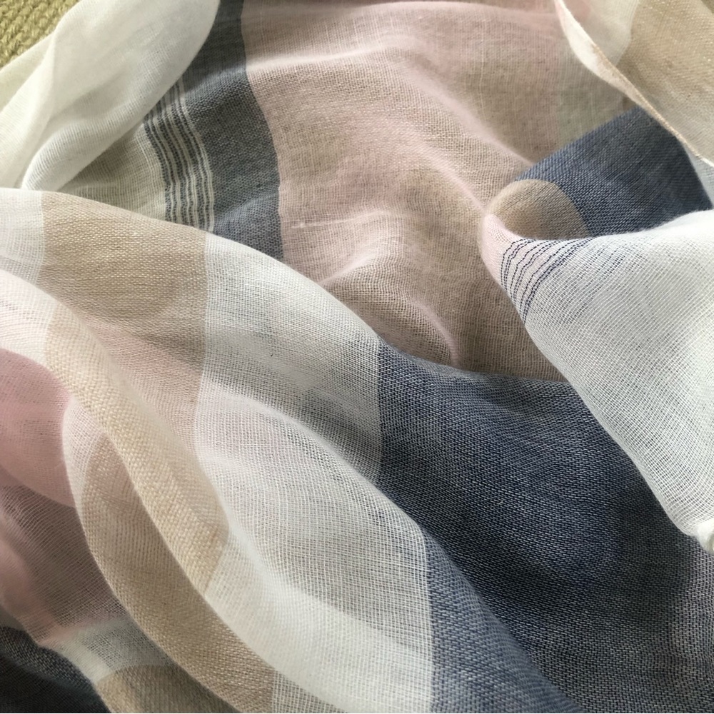 Lightweight infinity scarf - Picture 4 of 6